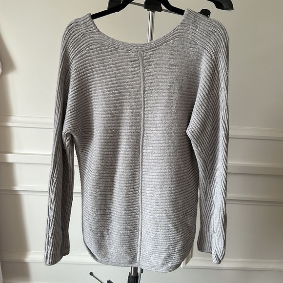 sweater - Picture 3 of 3